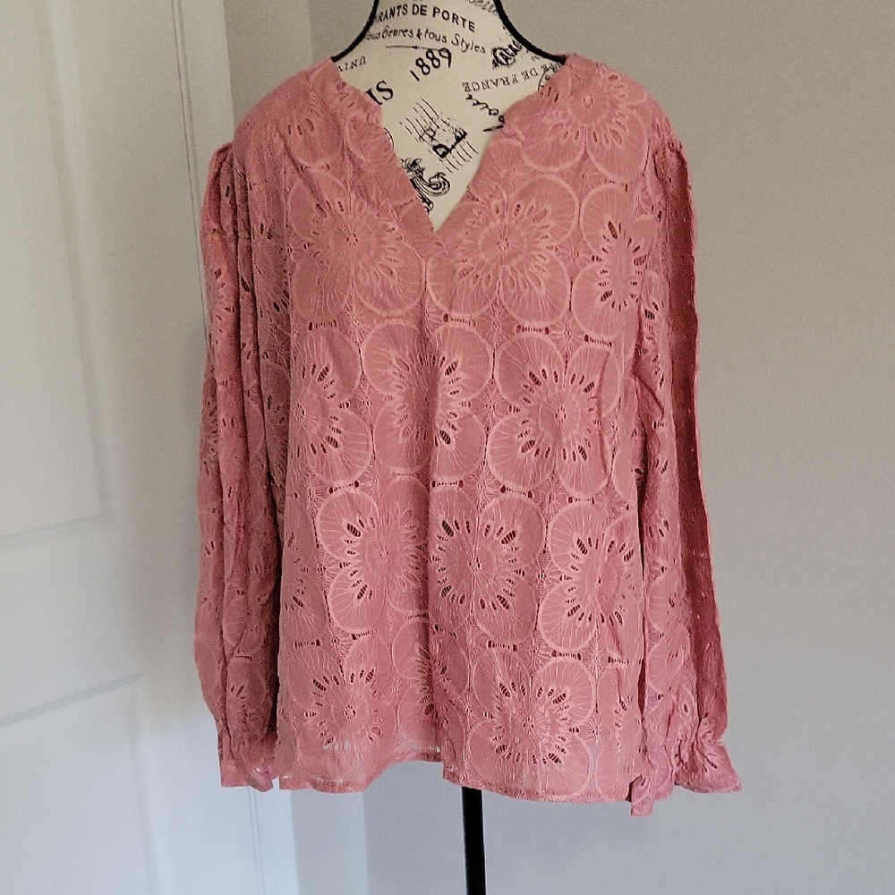 Feminine Pink Lace V-Neck Blouse with Long Sleeves